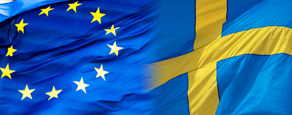 Montage EU-flagga och svensk flagga