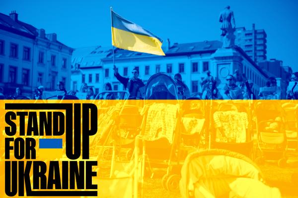 Ukrainas flagga med texten Stand up for Ukraine